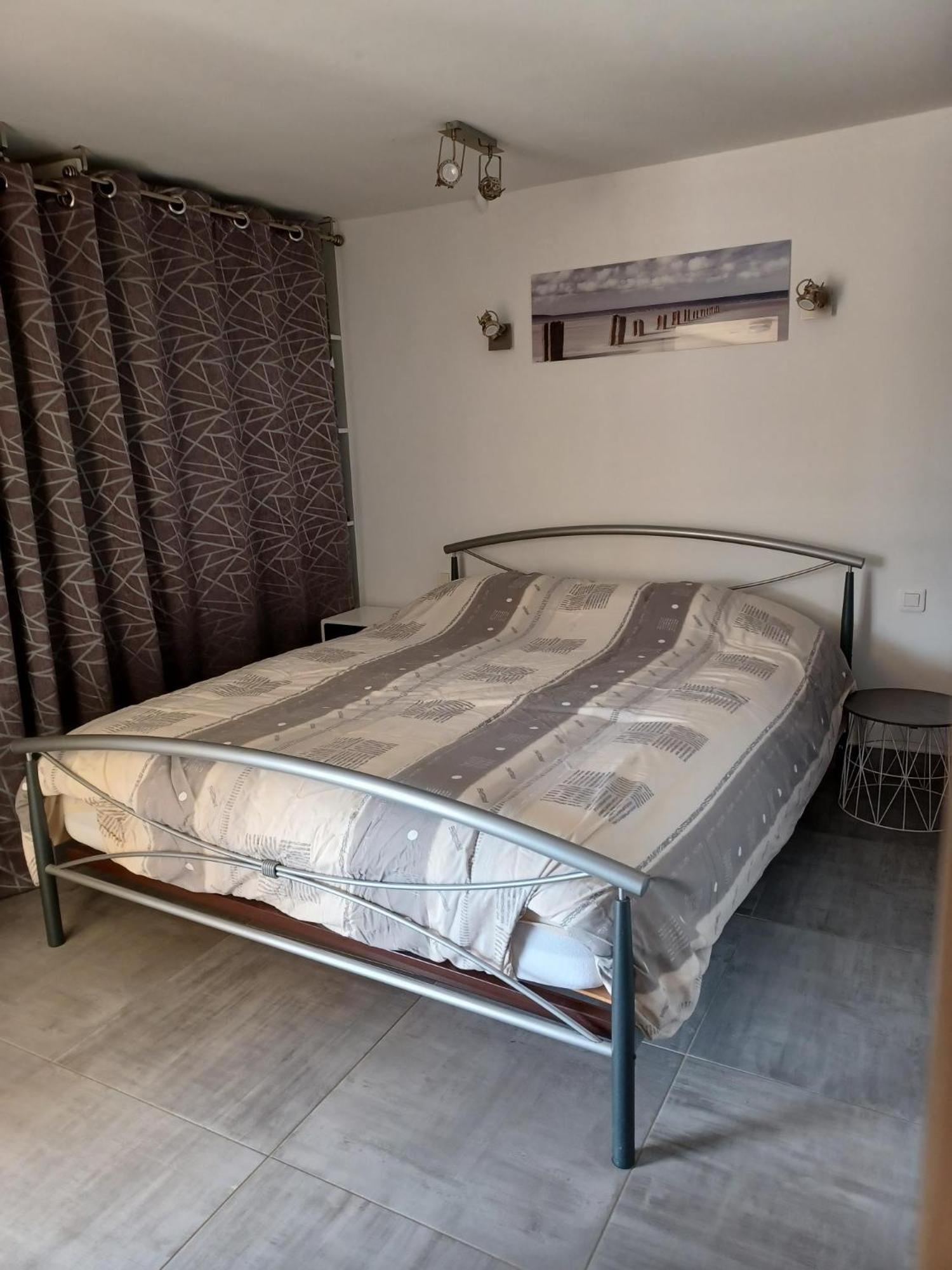 Appartement Rez De Jardin Dans Villa Vue Mer กาวาแลร์-ซูร์-แมร์ ภายนอก รูปภาพ