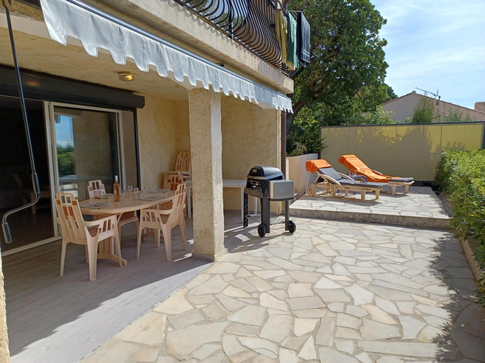Appartement Rez De Jardin Dans Villa Vue Mer กาวาแลร์-ซูร์-แมร์ ภายนอก รูปภาพ
