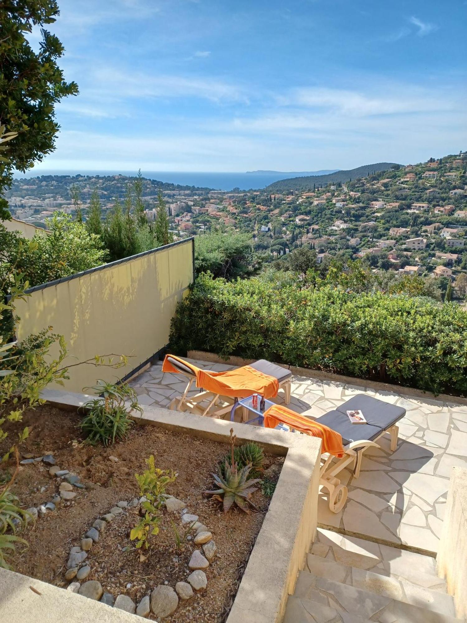 Appartement Rez De Jardin Dans Villa Vue Mer กาวาแลร์-ซูร์-แมร์ ภายนอก รูปภาพ